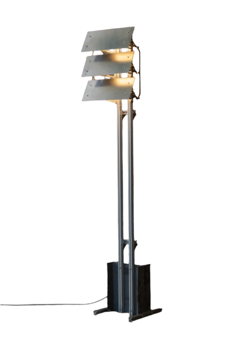 Industrial Art Floor Lamp – Sculptural Modern Lighting for Contemporary Spaces
